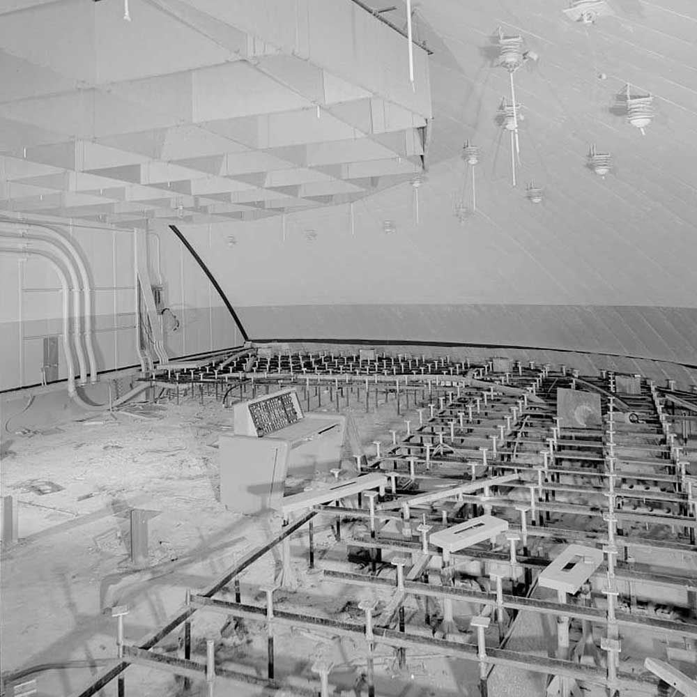 An old black and white photo of an empty room.